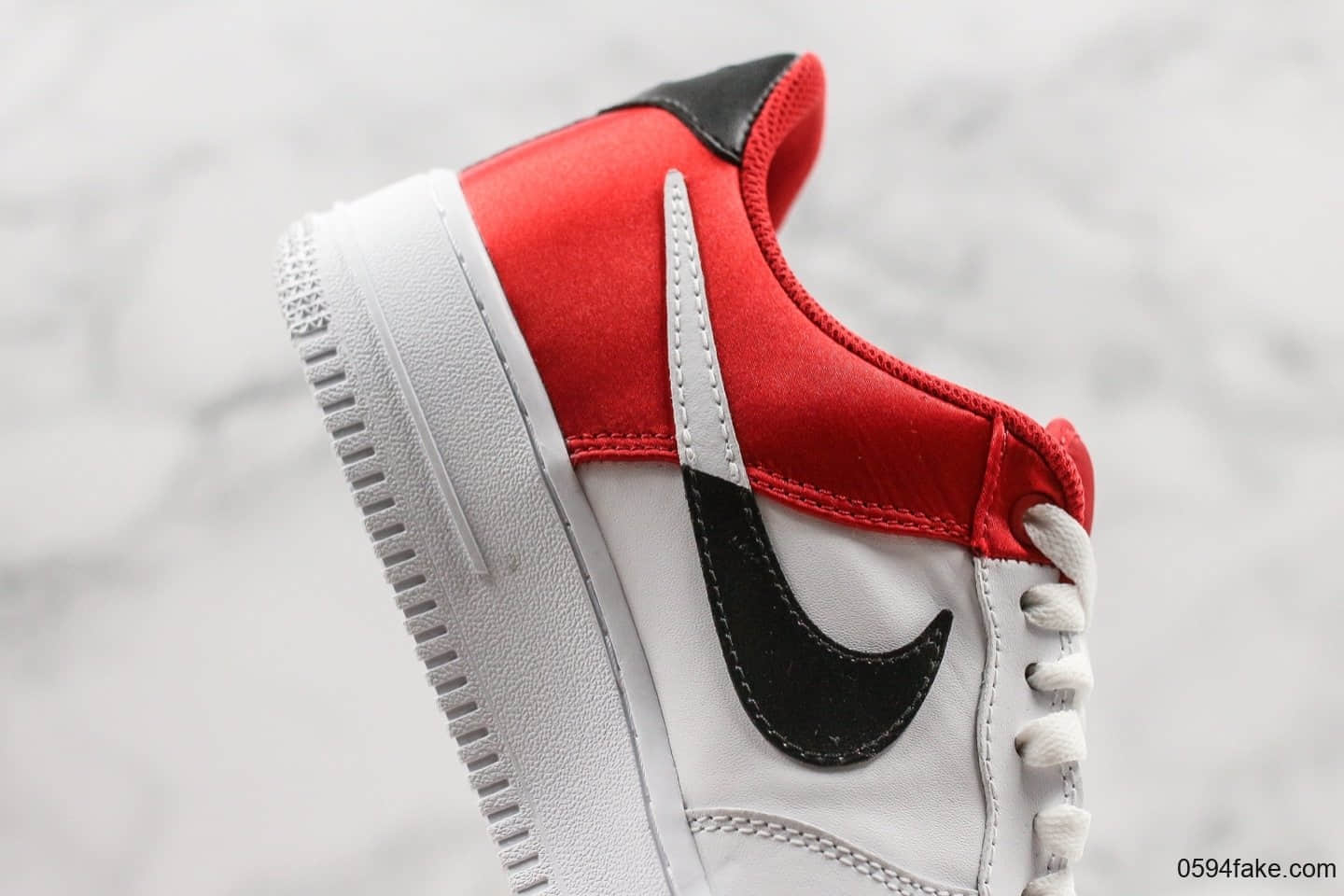 耐克Nike Air Force 1'07 LV8空军一号休闲板鞋断勾红白丝绸公司级带半码原标原盒原厂纸板全掌气垫加持 货号：BQ4420-600
