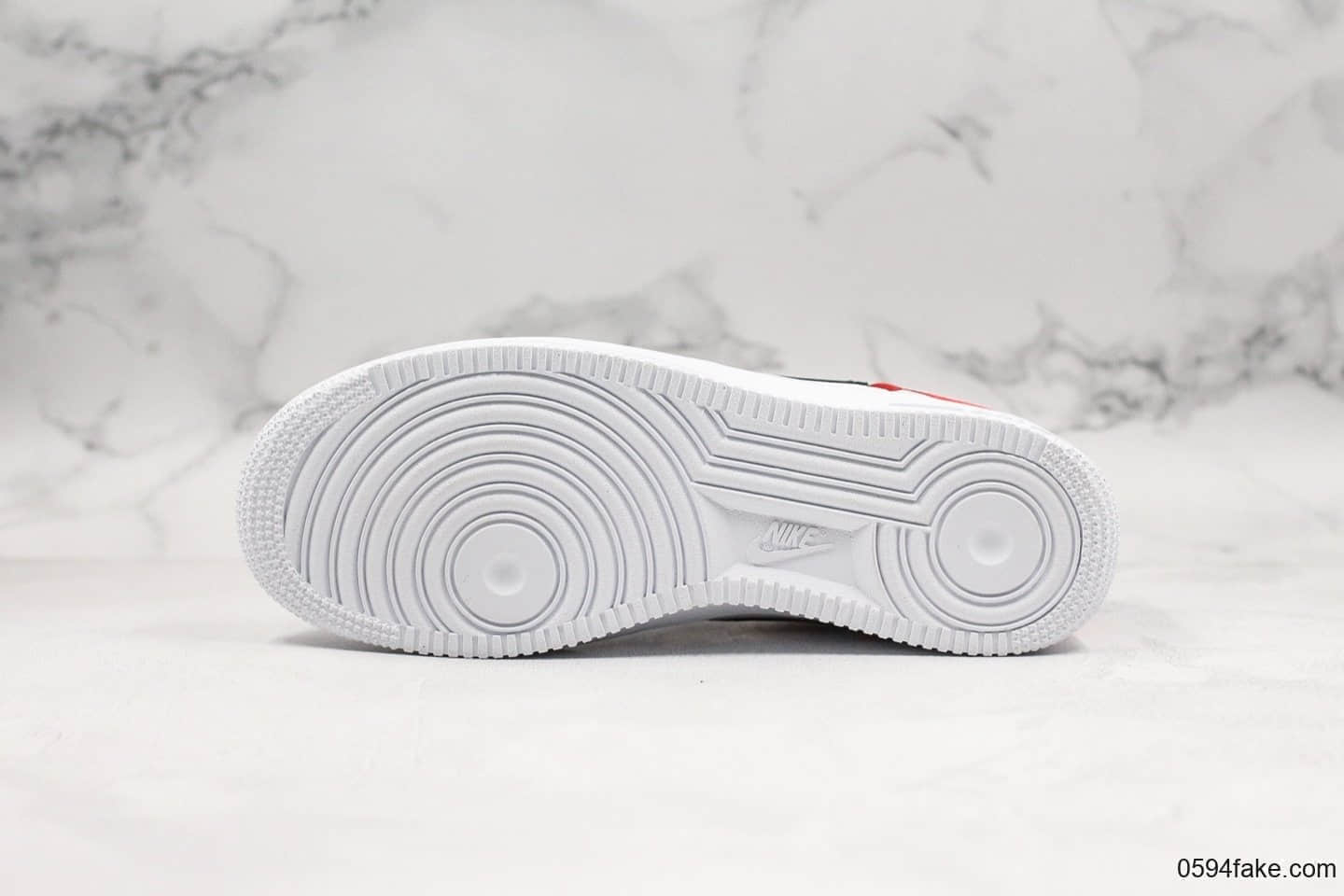 耐克Nike Air Force 1'07 LV8空军一号休闲板鞋断勾红白丝绸公司级带半码原标原盒原厂纸板全掌气垫加持 货号：BQ4420-600