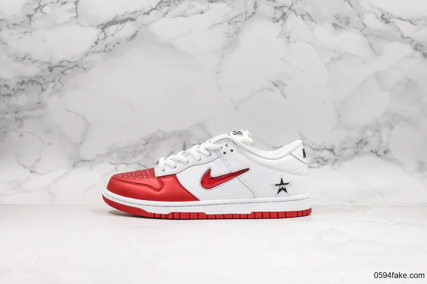 耐克Nike SB Dunk Low x Supreme联名款顶级纯原版本白红配色原鞋开发独家纯原原厂刺绣内置zoom皮料原厂发回 货号：CK3480-600