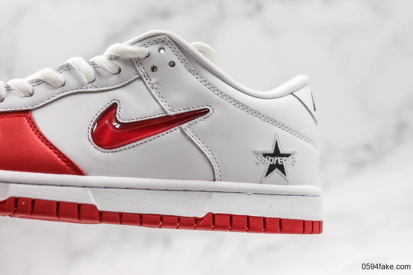 耐克Nike SB Dunk Low x Supreme联名款顶级纯原版本白红配色原鞋开发独家纯原原厂刺绣内置zoom皮料原厂发回 货号：CK3480-600