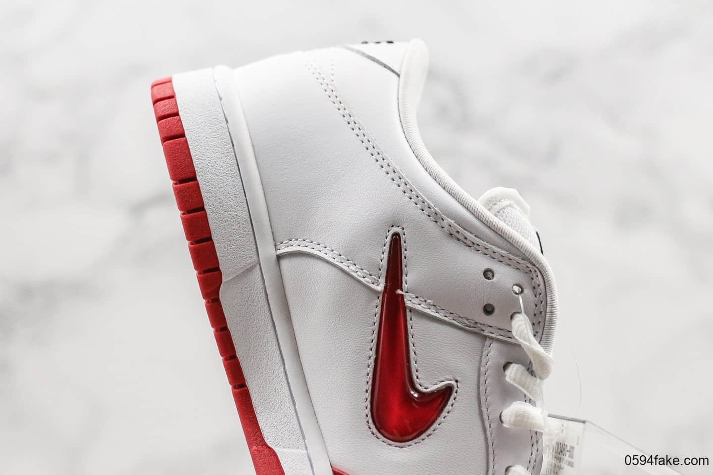 耐克Nike SB Dunk Low x Supreme联名款顶级纯原版本白红配色原鞋开发独家纯原原厂刺绣内置zoom皮料原厂发回 货号：CK3480-600