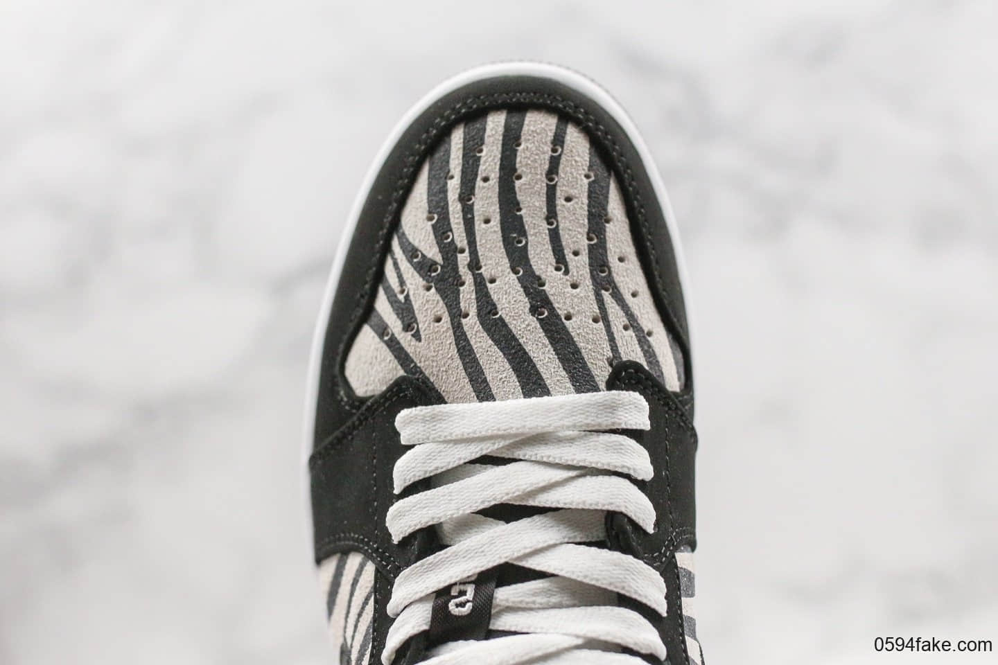 乔丹Air Jordan 1 Low GS Zebra全新斑马纹配色纯原版本内置气垫鞋面采用黑色牛巴革材质低帮AJ1 货号:553560-057