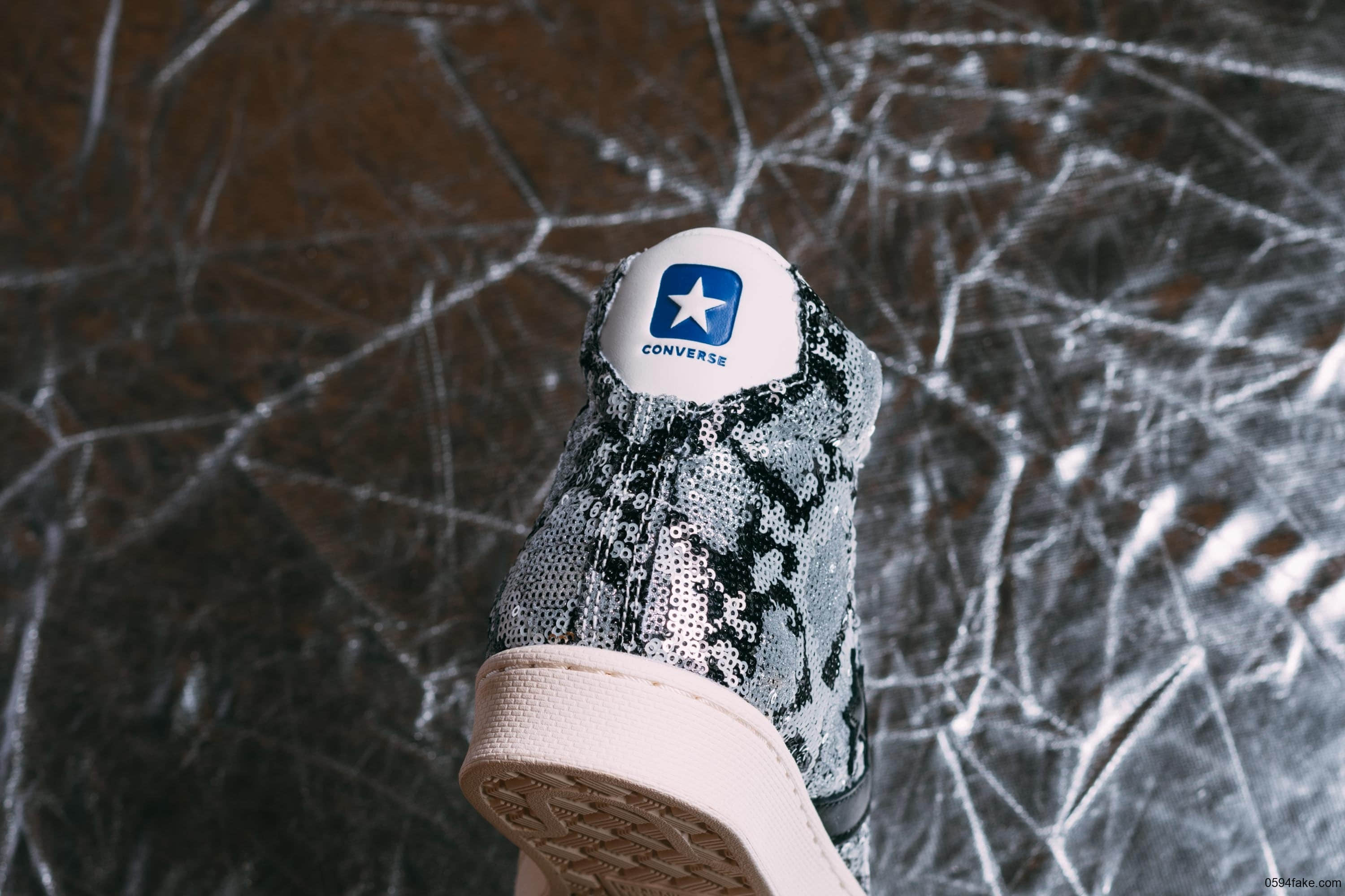 吸睛亮片装扮!两款Converse全新配色即将发售!