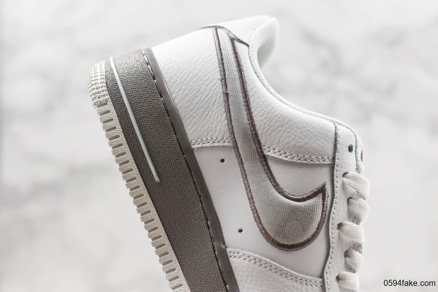 耐克Nike Air Force 1 Low '07低帮空军一号灰白复古海外限定配色内置全掌气垫原楦头原纸板打造 货号：AH0968-033
