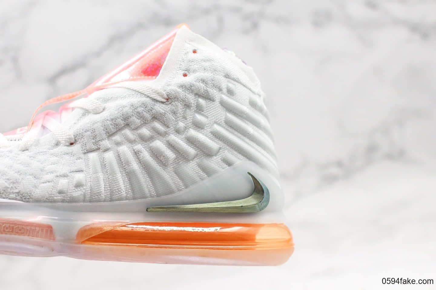 耐克Nike LeBron XVII詹姆斯17实战篮球鞋纯原版本原厂科技鞋面原厂缓震搭载高科技纤维气垫 货号：CT3853-100