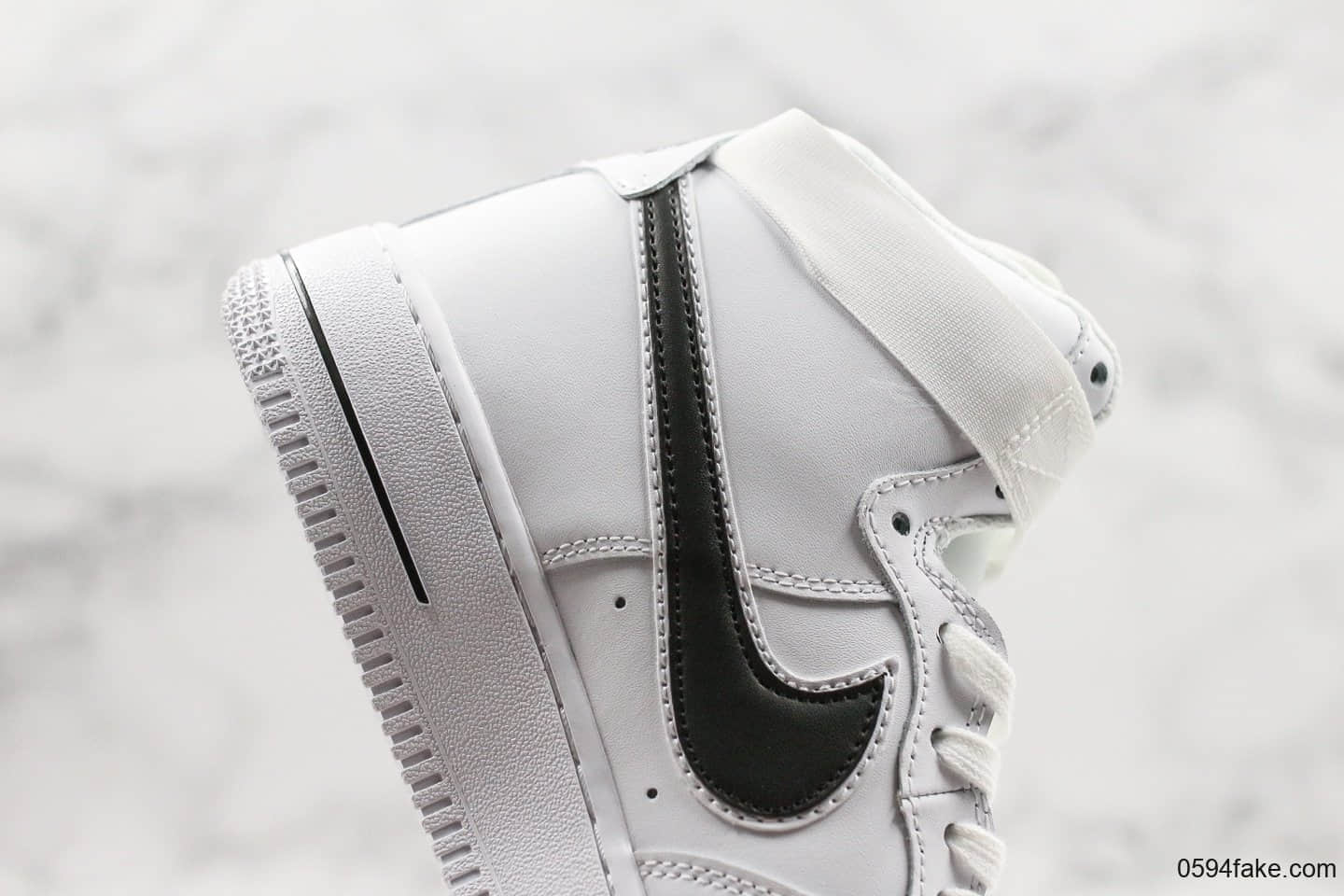 耐克Nike Air Force 1 High ’07纯原版本高帮空军一号海外发售款黑白内置全掌气垫 货号:AT4141-108