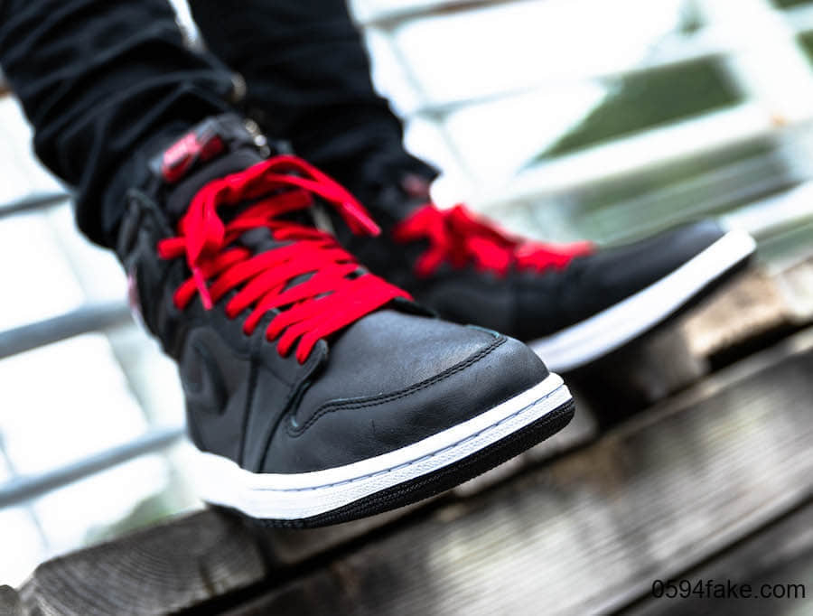 Air Jordan 1“ Black Satin”释出上脚图!看完你“真香”了吗? 货号:555088-060