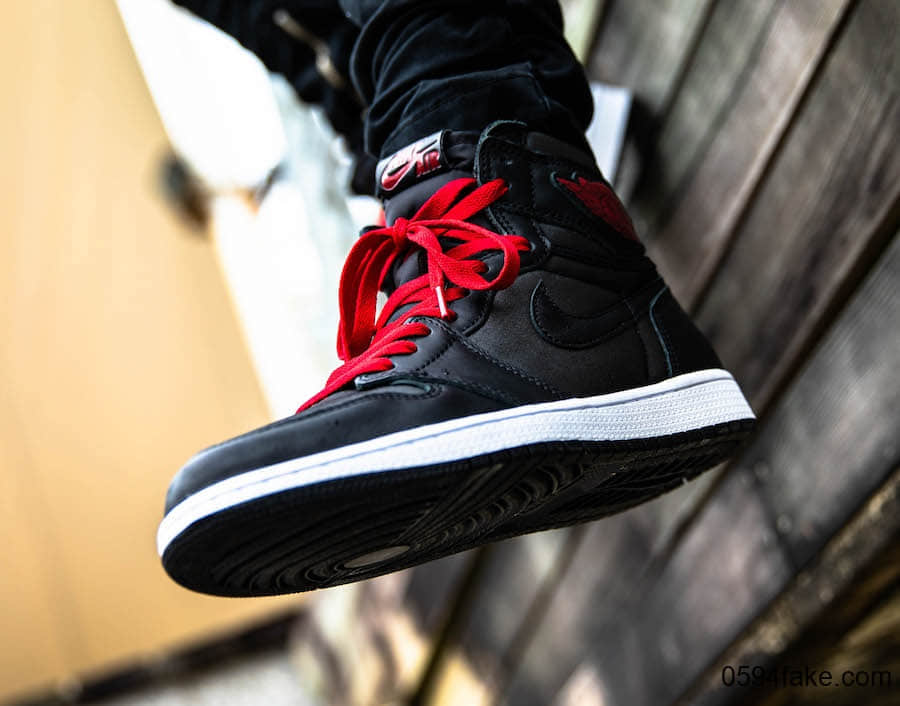 Air Jordan 1“ Black Satin”释出上脚图!看完你“真香”了吗? 货号:555088-060