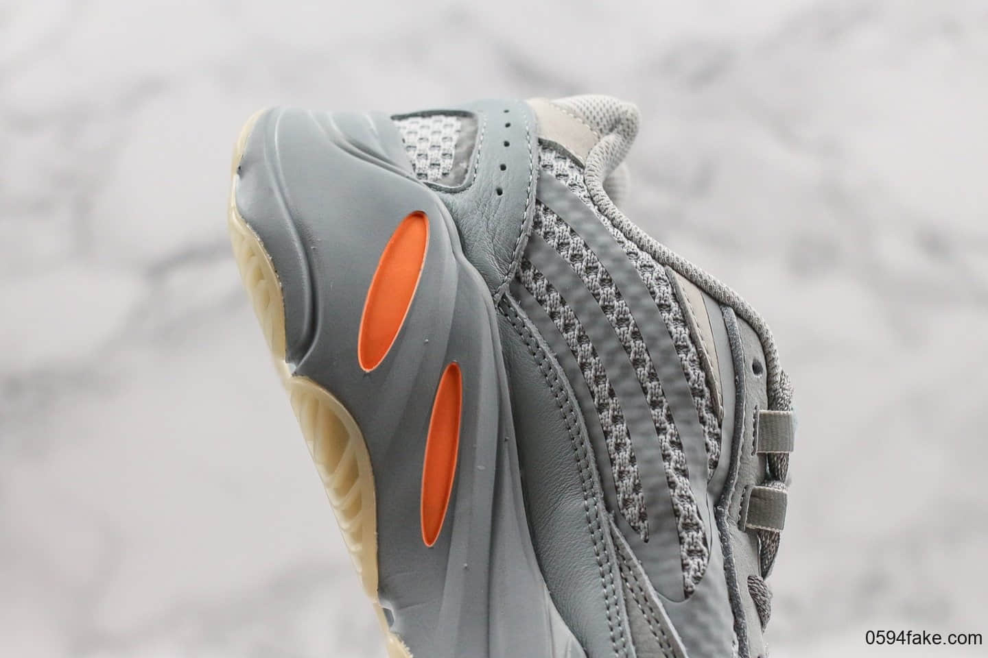 阿迪达斯Adidas Originals YEEZY BOOST 700V2 Inertia纯原版本复古爆米花中底老爹鞋慢跑鞋新惯性硅蓝橘3M反光设计 货号:FW2549