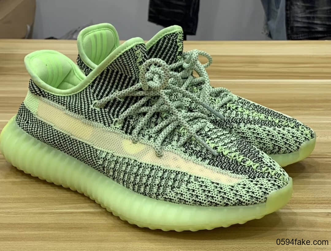 Yeezy Boost 350 V2“ Yeezreel”最新实物图来了!吸睛利器就是它没错了!