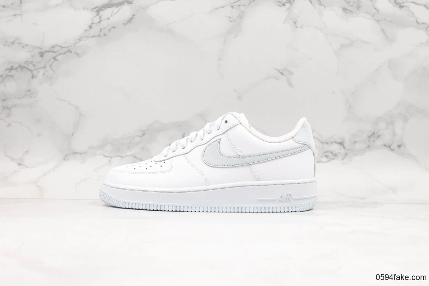 耐克Nike Air Force 1'07 SU19 S Blue casual纯原版本空军一号海外发售版全新配色冰蓝雾灰白银3M反光内置全掌气垫原盒原标 货号：CD9066-100