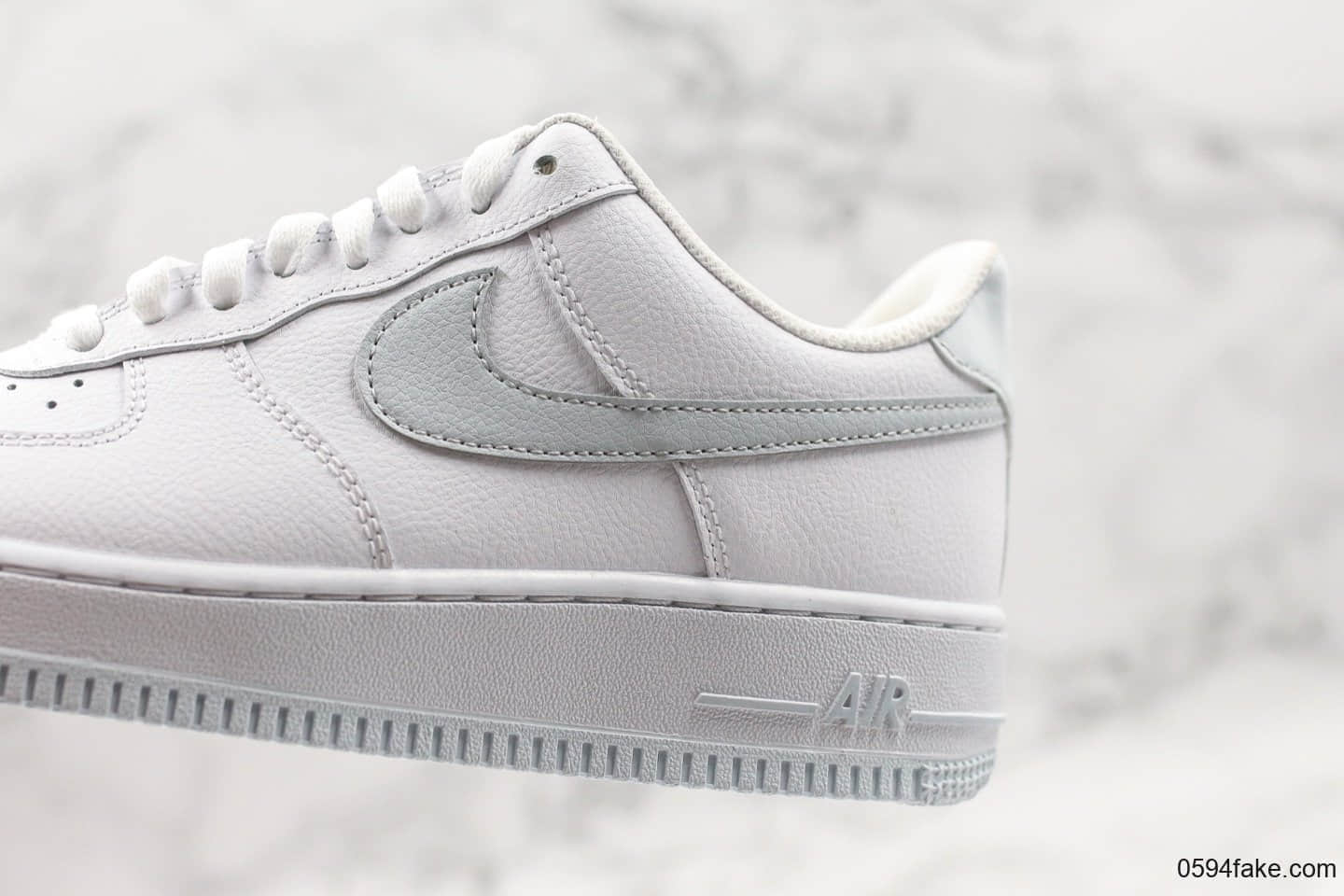 耐克Nike Air Force 1'07 SU19 S Blue casual纯原版本空军一号海外发售版全新配色冰蓝雾灰白银3M反光内置全掌气垫原盒原标 货号：CD9066-100