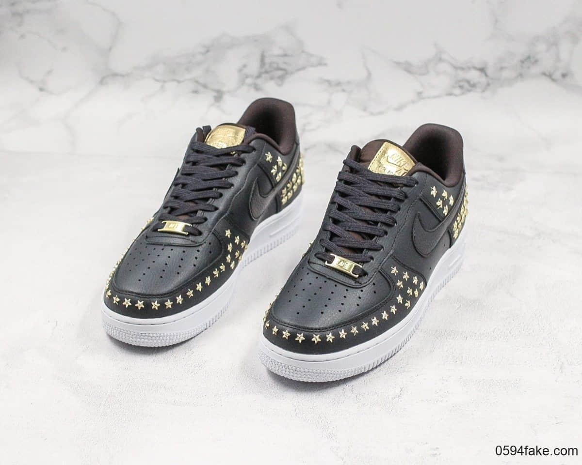 耐克Nike Air Force 1“Stars Pack”空军一号金属铆钉休闲运动板鞋公司级带半码高规格荔枝纹皮革 货号:AR0639-100