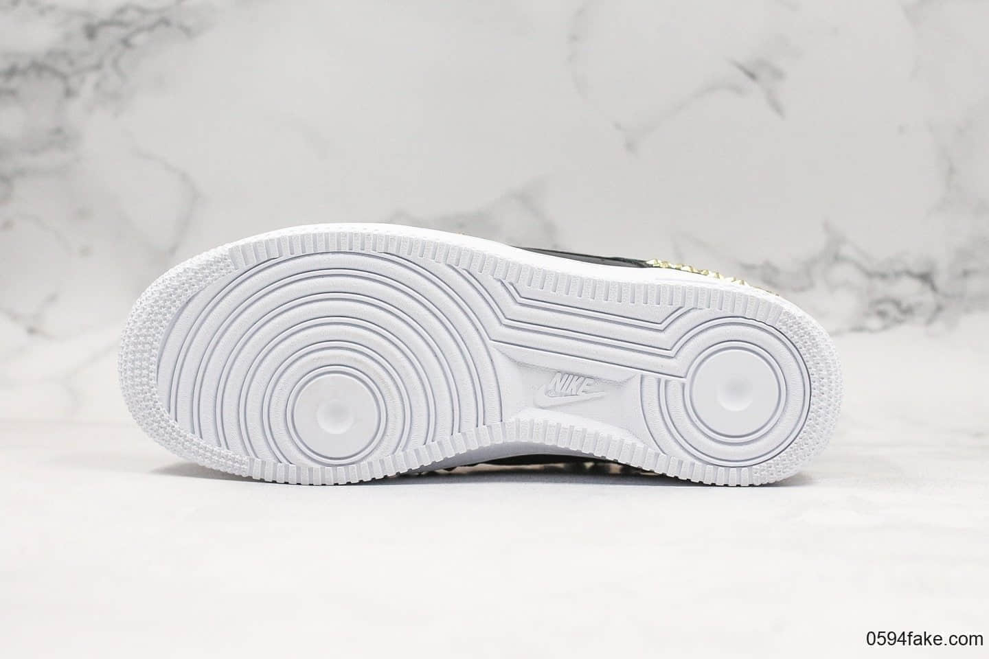 耐克Nike Air Force 1“Stars Pack”空军一号金属铆钉休闲运动板鞋公司级带半码高规格荔枝纹皮革 货号:AR0639-100