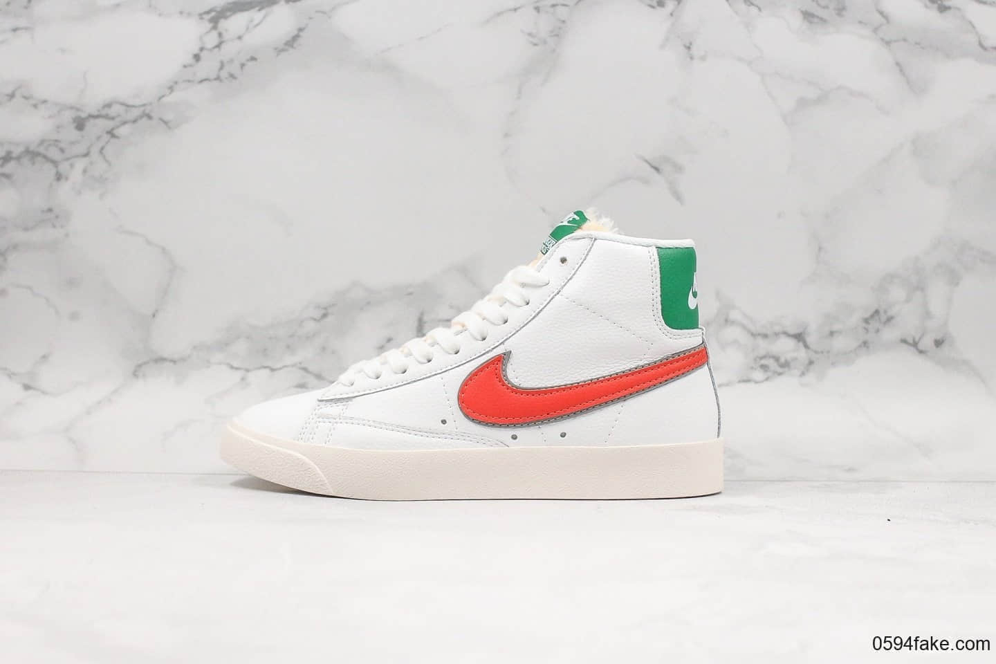 耐克Nike Blazer Mid 1977 Vintage“Hawkins High”怪奇物语联名开拓者限定配色白绿红休闲板鞋公司级带半码 加绒内里全头层皮料打造 货号:CJ6101-100