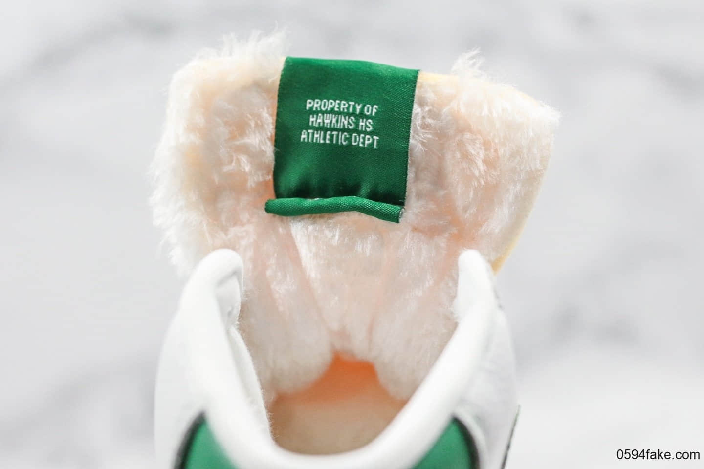 耐克Nike Blazer Mid 1977 Vintage“Hawkins High”怪奇物语联名开拓者限定配色白绿红休闲板鞋公司级带半码 加绒内里全头层皮料打造 货号:CJ6101-100