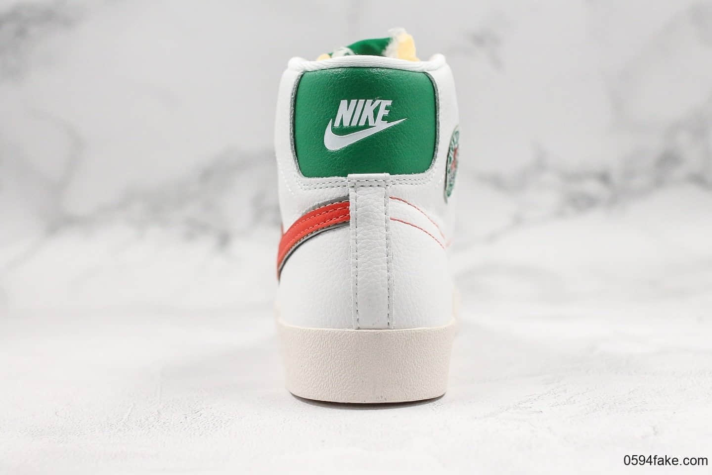 耐克Nike Blazer Mid 1977 Vintage“Hawkins High”怪奇物语联名开拓者限定配色白绿红休闲板鞋公司级带半码 加绒内里全头层皮料打造 货号:CJ6101-100