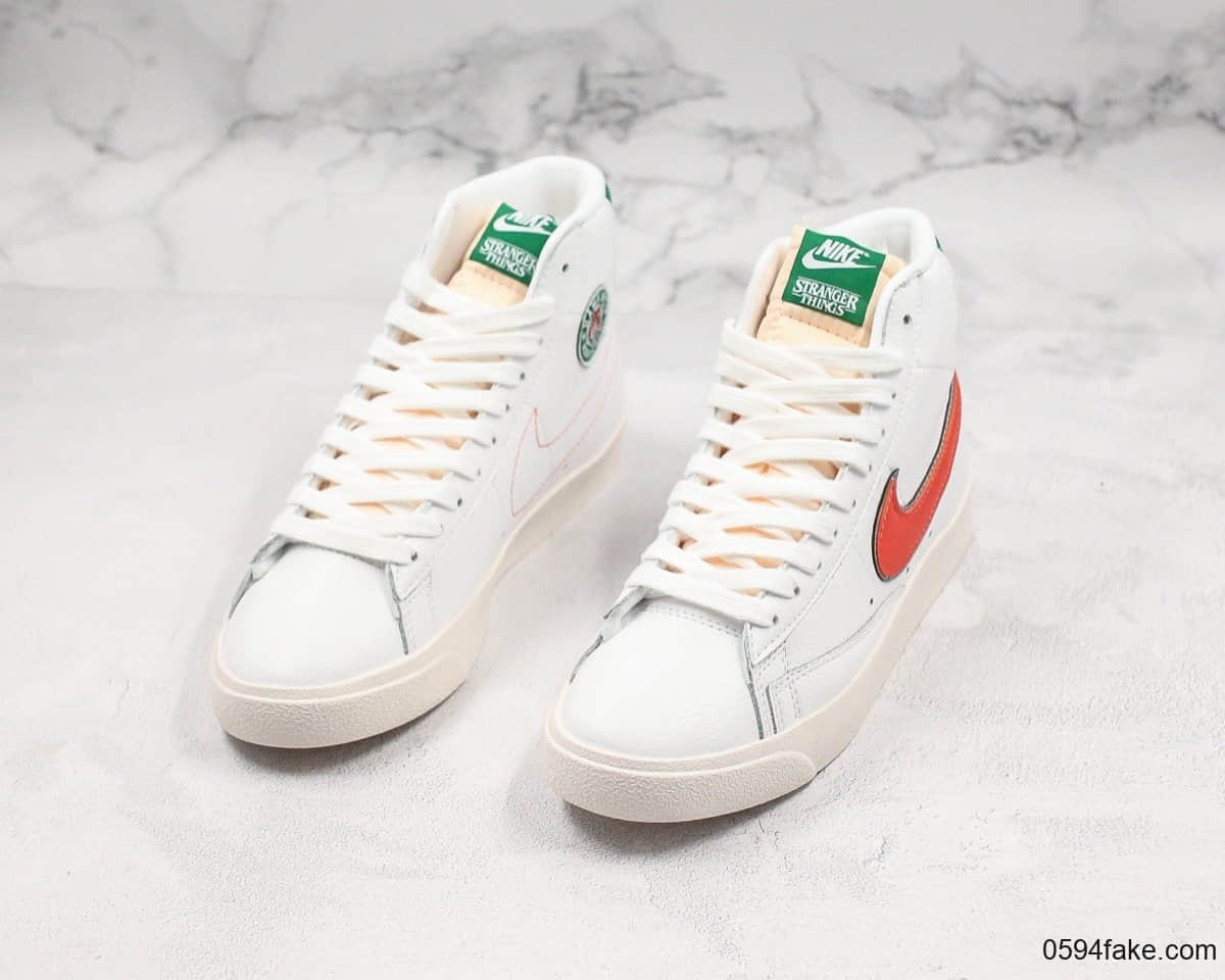耐克Nike Blazer Mid 1977 Vintage“Hawkins High”怪奇物语联名开拓者限定配色白绿红休闲板鞋公司级带半码 加绒内里全头层皮料打造 货号:CJ6101-100
