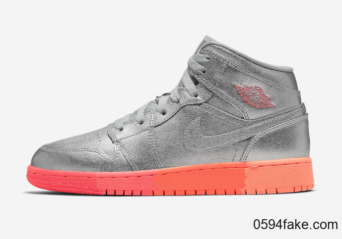 闪闪惹人爱!Air Jordan 1 Mid新配色超亮眼! 货号:555112-006