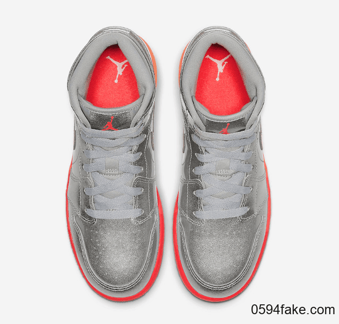 闪闪惹人爱!Air Jordan 1 Mid新配色超亮眼! 货号:555112-006