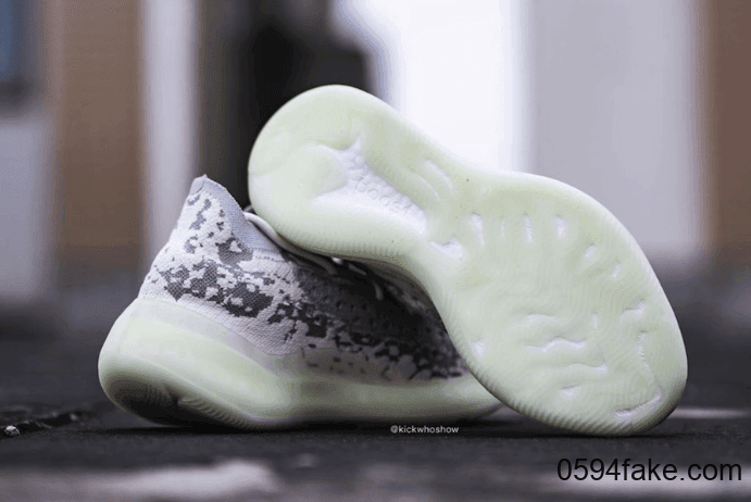 Yeezy Boost 380“ Alien”释出最新实物图和上脚美照!好看到发出土拨鼠尖叫! 货号:FB6878