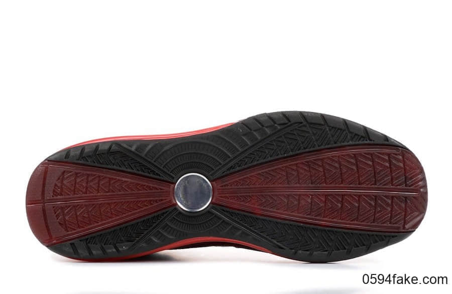 詹姆斯战靴LeBron 7圣诞配色回归!下月发售!