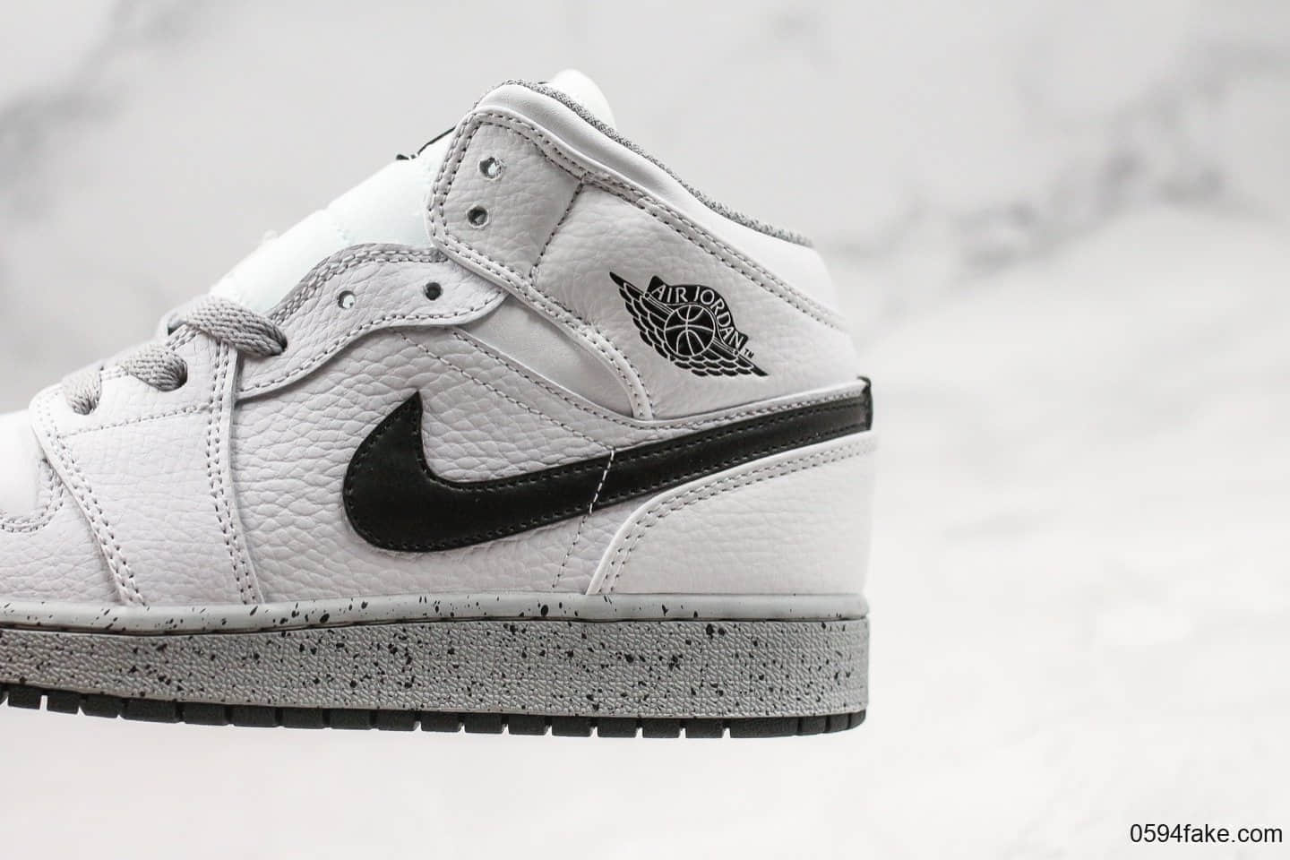 乔丹Air Jordan 1 Mid公司级版本AJ1白水泥配色原盒原标原楦头纸板打造乔丹实战篮球鞋 货号：554725-115