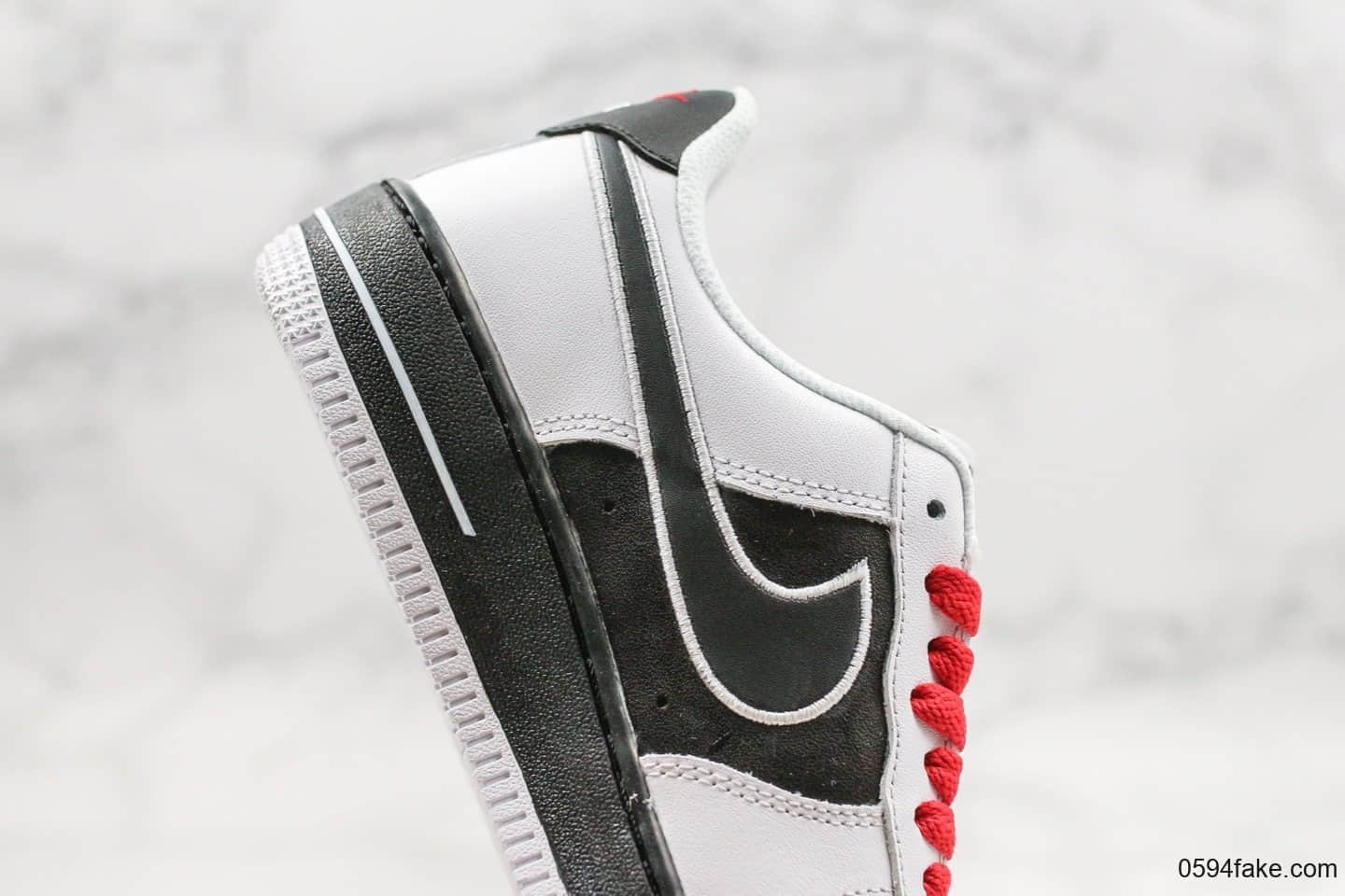 耐克Nike Air Force 1 Mid '07公司级版本低帮空军一号白黑红熊猫拼接内置原厂气垫官方同步RFID芯片原档案数据开发 货号:AQ3776-990