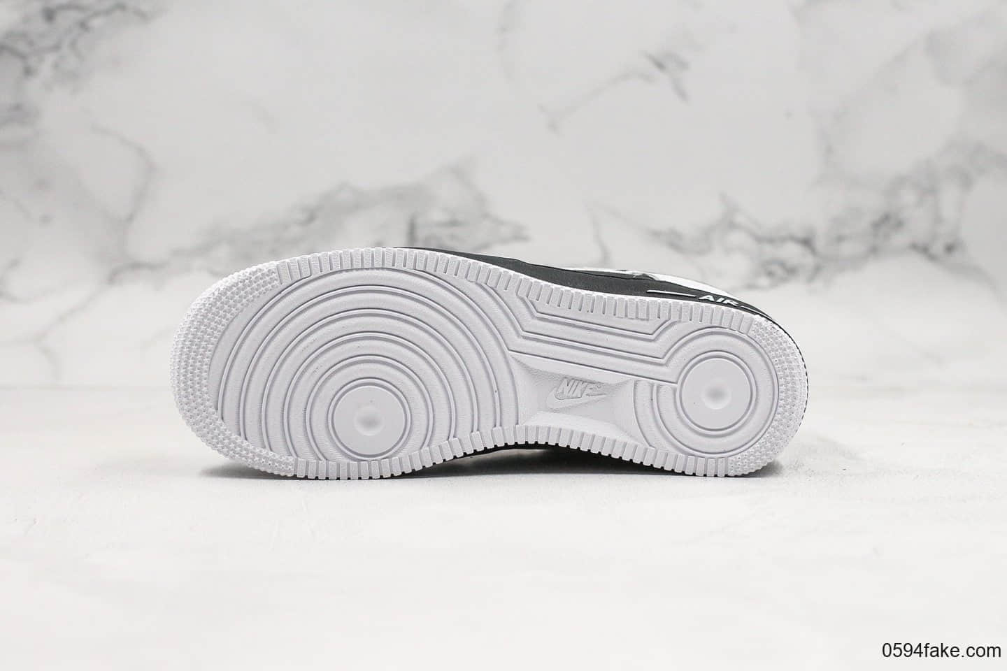 耐克Nike Air Force 1 Mid '07公司级版本低帮空军一号白黑红熊猫拼接内置原厂气垫官方同步RFID芯片原档案数据开发 货号:AQ3776-990