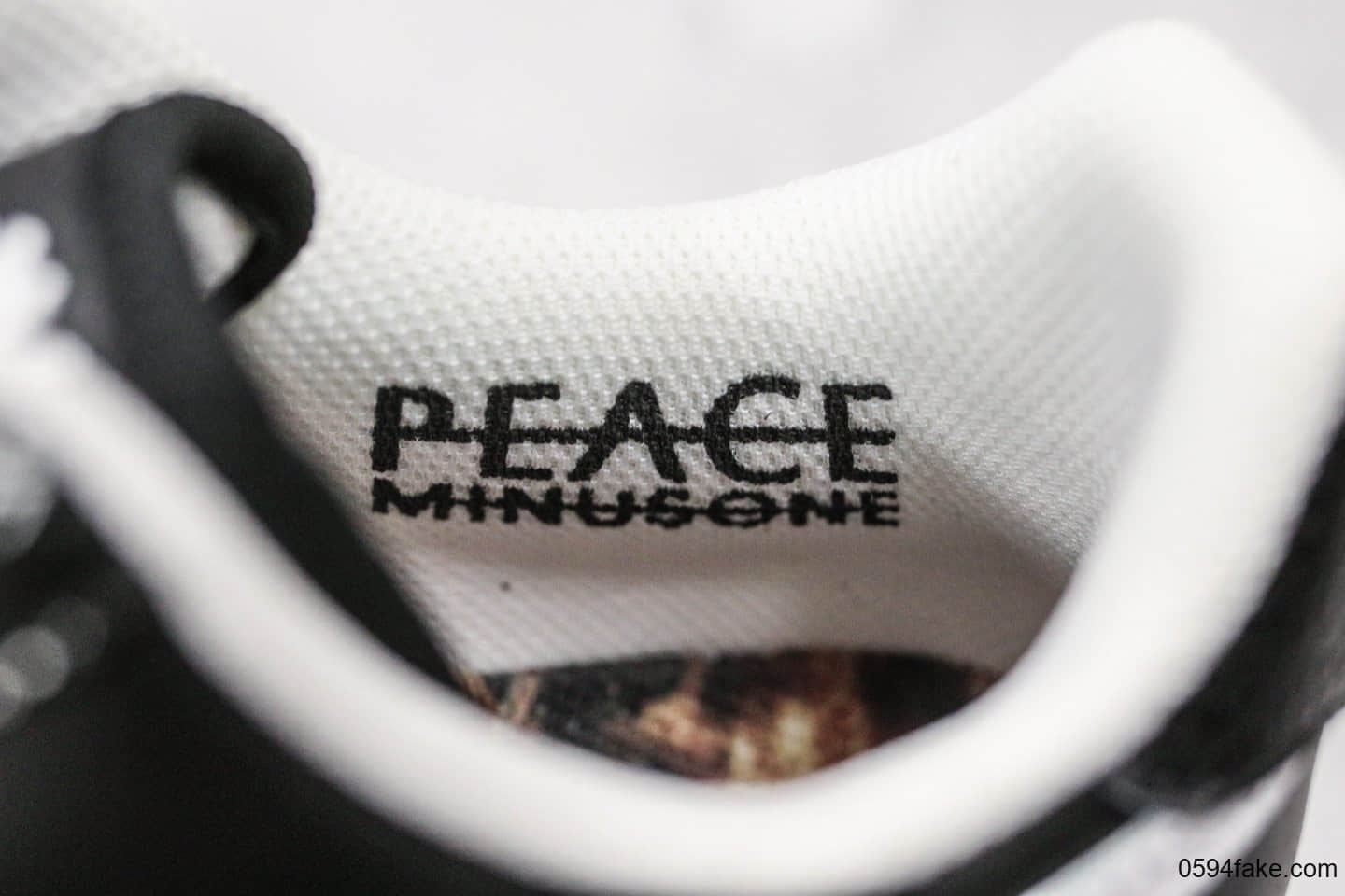 耐克PEACEMINUSONE X Nike AirForce 1 PMO Para-Noise纯原版本联名款涂鸦空军一号小雏菊权志龙设计款原盒原配件表皮可刮 货号:AQ3692-001