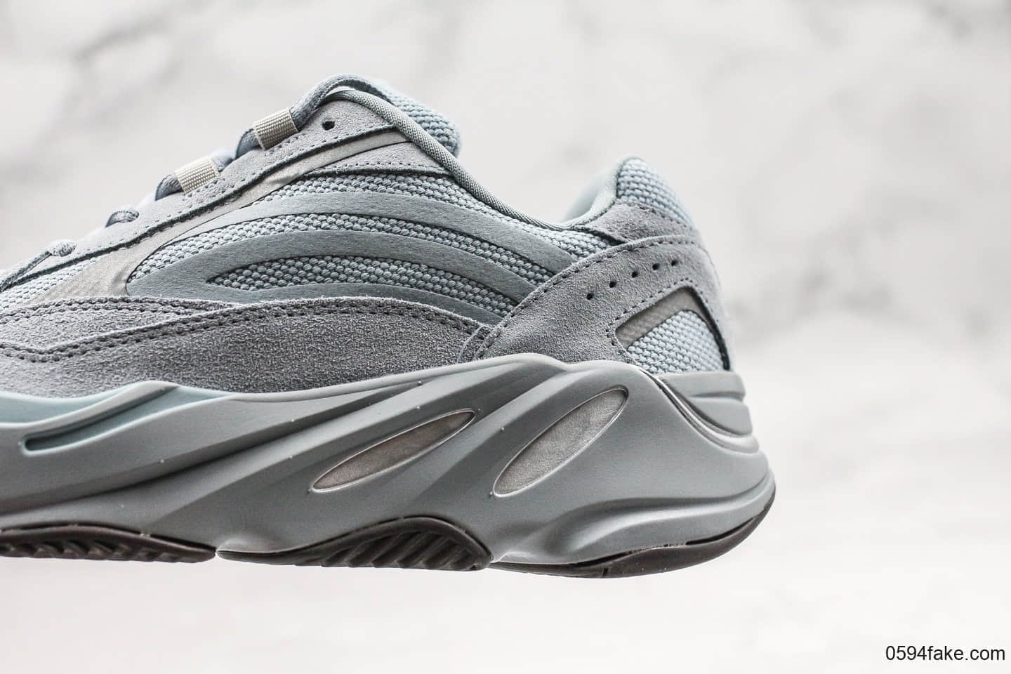 阿迪达斯Adidas Yeezy Boost 700V2 Hospital Blue纯原版本椰子700医院蓝配色原鞋开模打造真巴斯夫原底独家私模 货号:FV8424