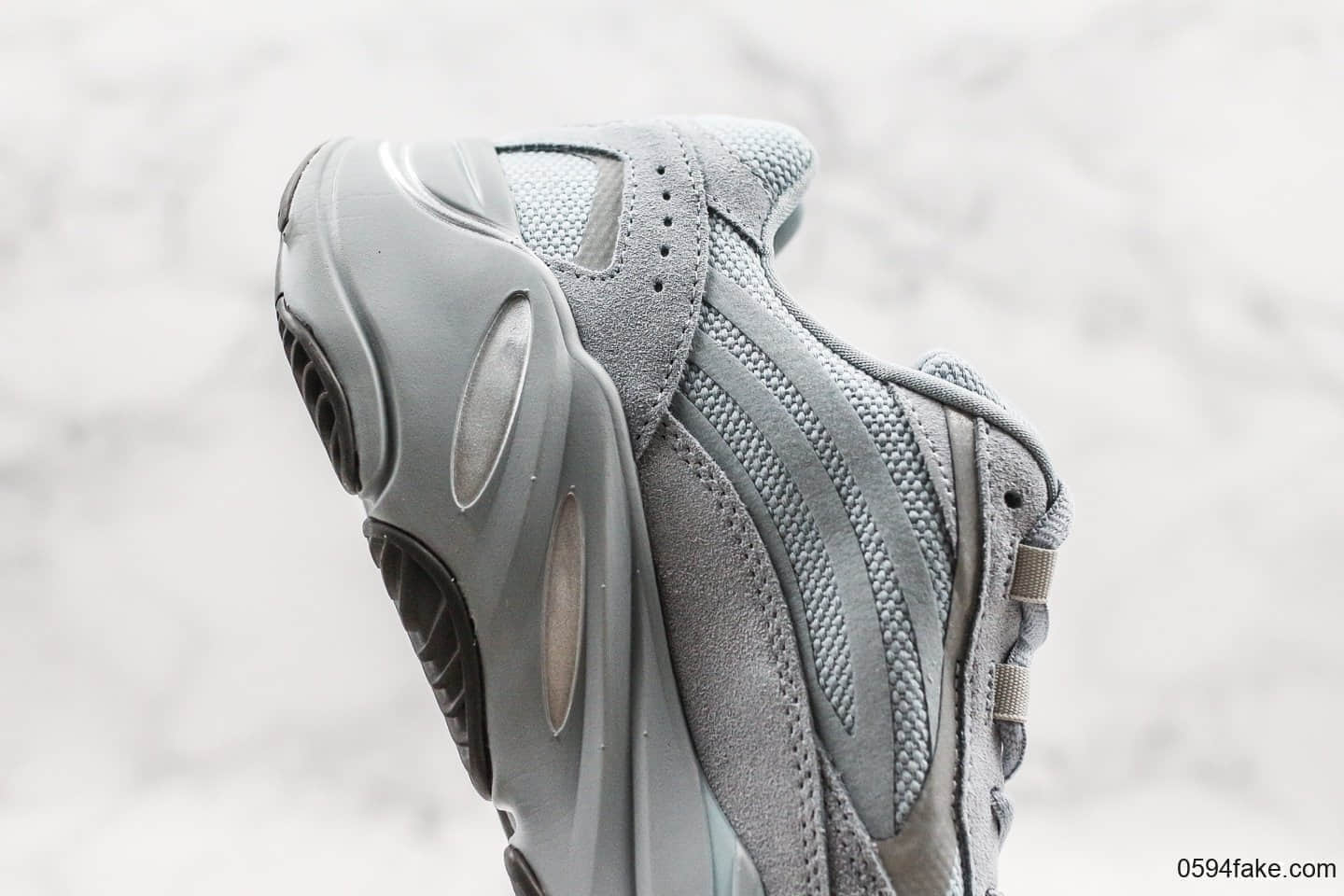 阿迪达斯Adidas Yeezy Boost 700V2 Hospital Blue纯原版本椰子700医院蓝配色原鞋开模打造真巴斯夫原底独家私模 货号:FV8424