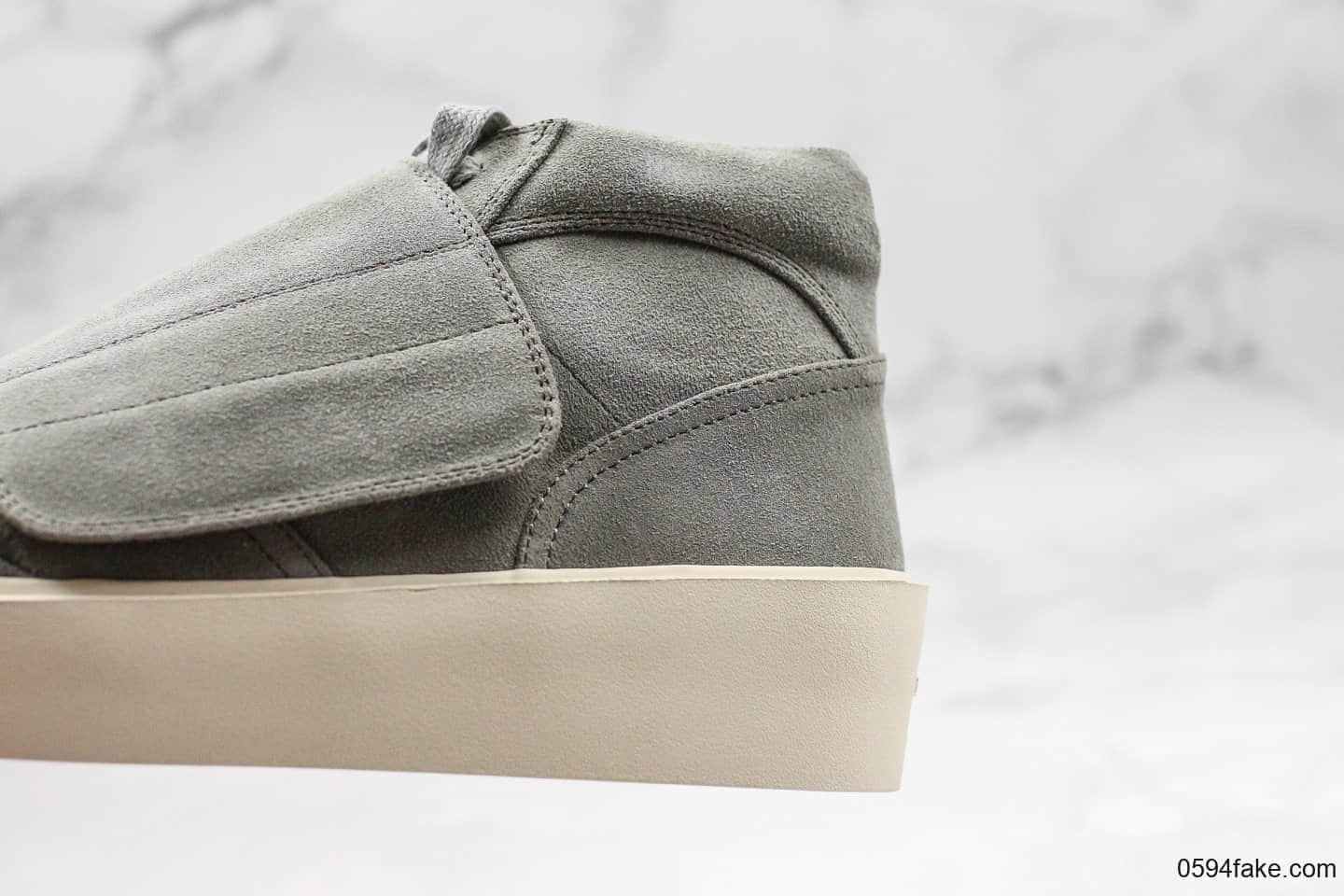 敬畏上帝Fear of God Skate Mid Suede Sneaker顶级纯原版本平底中帮魔术贴系带百搭休闲增高板鞋黑米白3M白欧美范儿必备当红美潮奢牌