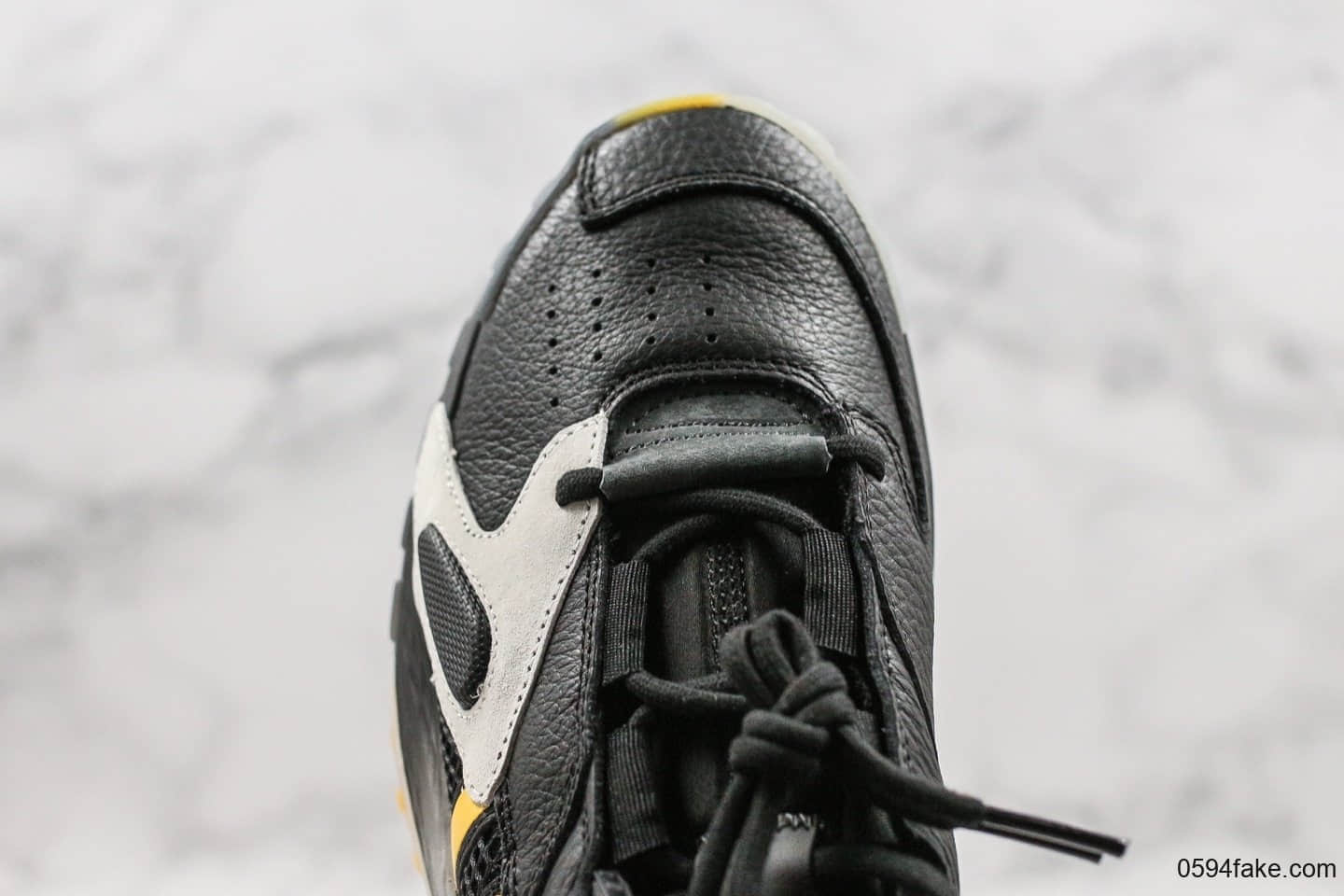 阿迪达斯Adidas streetball纯原版本街头风格小椰子700全新配色鞋面采用大面积荔枝皮搭配橡胶外底时尚老爹鞋 货号:EE5926