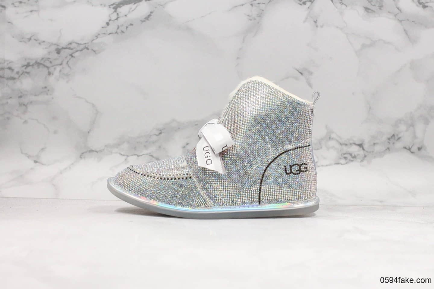 UGG 2019秋冬款爱心原盒中筒满钻炫彩蝴蝶结澳洲纯正羊皮毛原代工厂出品纯原版本爱心原盒独家出货