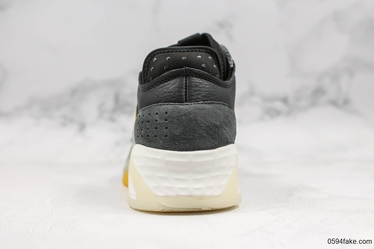 阿迪达斯Adidas streetball纯原版本街头风格小椰子700全新配色鞋面采用大面积荔枝皮搭配橡胶外底时尚老爹鞋 货号:EE5926