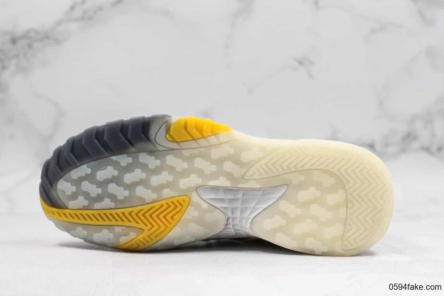 阿迪达斯Adidas streetball纯原版本街头风格小椰子700全新配色鞋面采用大面积荔枝皮搭配橡胶外底时尚老爹鞋 货号:EE5926