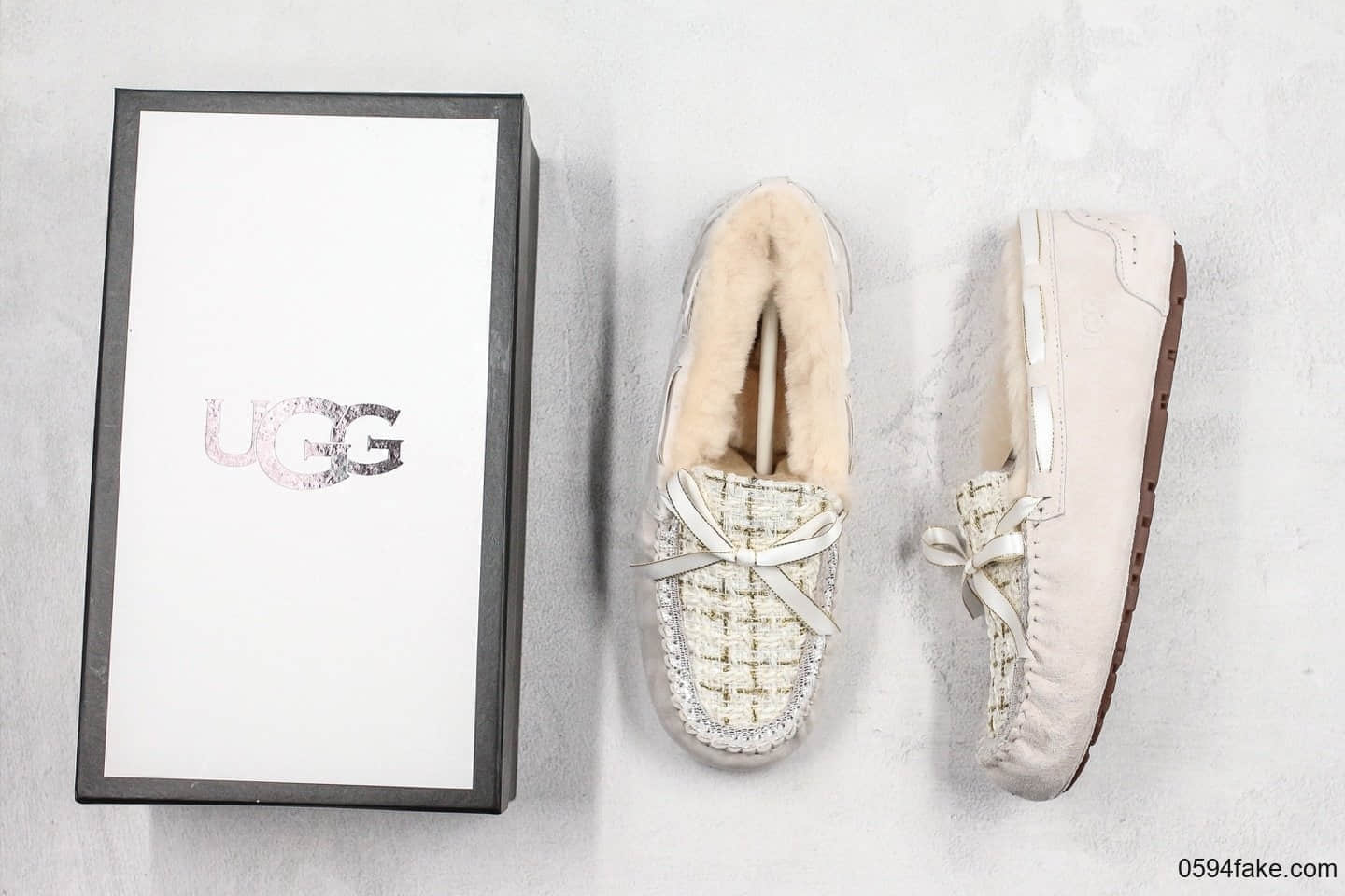 UGG2019秋冬新款网红同款豆豆鞋白色公司级头层猪皮鞋面内里羊皮毛一体防滑耐磨橡胶底 货号:5612