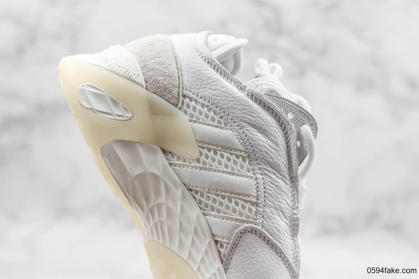阿迪达斯adidas streetball“小椰子700”复古老爹鞋白色纯原目前市面最高版本杜绝磨脚 货号：EG2992