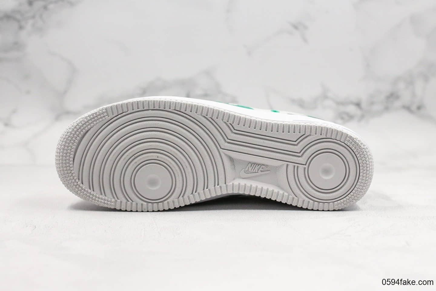 耐克NIKE AIR FORCE 1 '07 PRM 1纯原版本低帮AF1小钩灰黑绿2019年秋冬新款原楦头原纸板打造同步RFID芯片 货号:CL0065-100