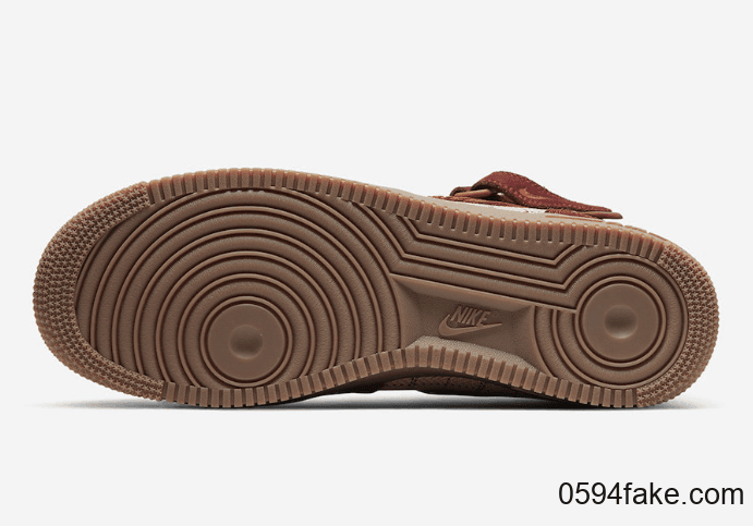 秋冬复古风情!全新Air Force 1 Mid现已发售! 货号:CT1206-900