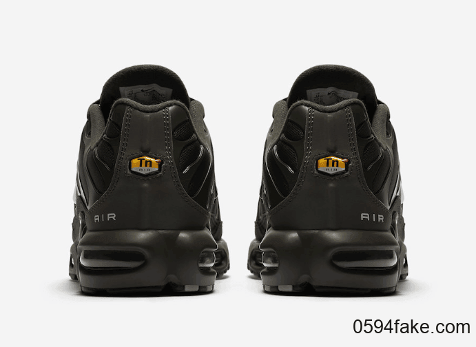 抢眼3M反光!这双Air Max Plus有点帅! 货号:CU3454-300