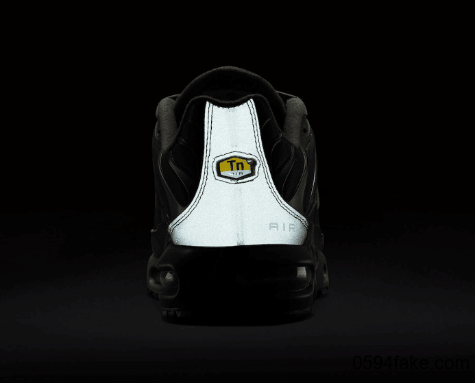 抢眼3M反光!这双Air Max Plus有点帅! 货号:CU3454-300