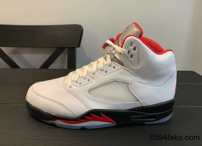 还是熟悉的“流川枫”配色!Air Jordan 5“Fire Red”最新实物图曝光!明年发售! 货号:CT4838-102