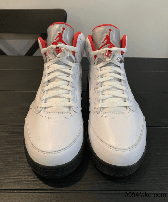 还是熟悉的“流川枫”配色!Air Jordan 5“Fire Red”最新实物图曝光!明年发售! 货号:CT4838-102