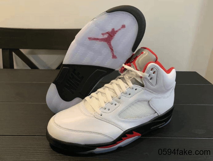 还是熟悉的“流川枫”配色!Air Jordan 5“Fire Red”最新实物图曝光!明年发售! 货号:CT4838-102