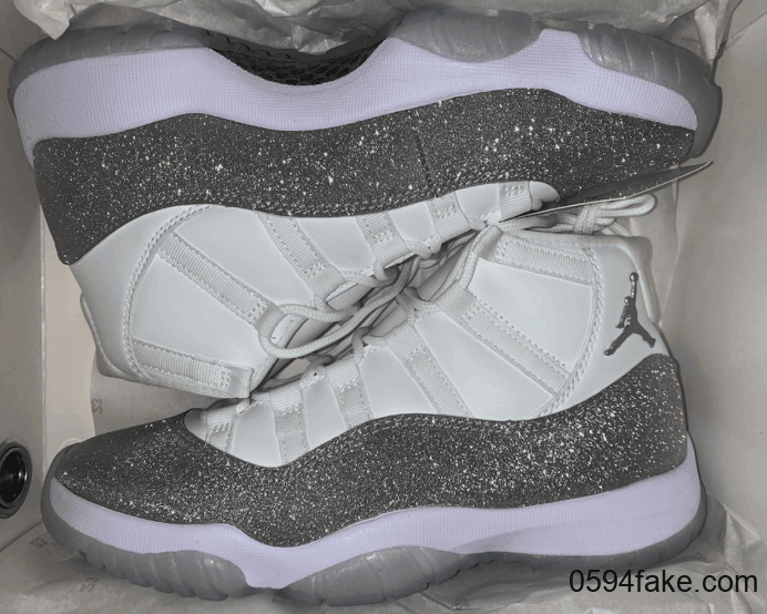 这双Air Jordan 11简直要闪瞎我了！好看到发出尖叫！ 货号：AR0715-100