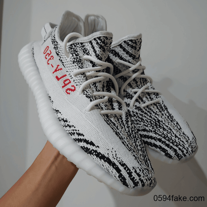 白斑马 Yeezy 350 V2又卷土重来了!上次没买的小伙伴有福了! 货号:CP9654