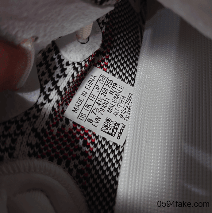 白斑马 Yeezy 350 V2又卷土重来了!上次没买的小伙伴有福了! 货号:CP9654