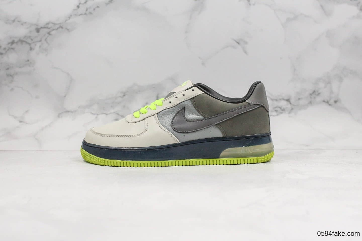 耐克Nike Air Force 1 07纯原版本低帮空军一号35周年纪念款灰绿色内置后掌可视气垫全头层牛皮打造 货号：318772-001